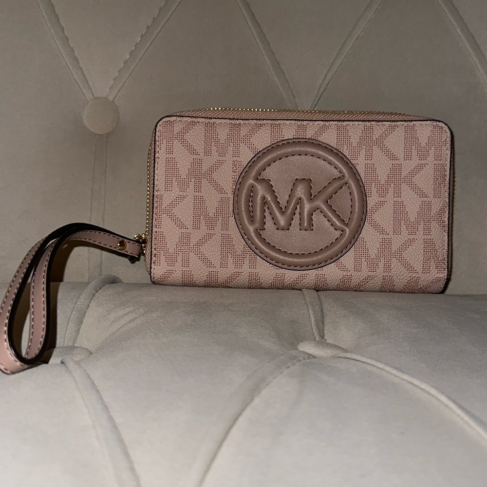 Michael kors wallet.